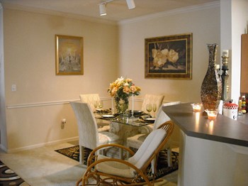 model furnished dining room with track lighting - Photo Gallery 9