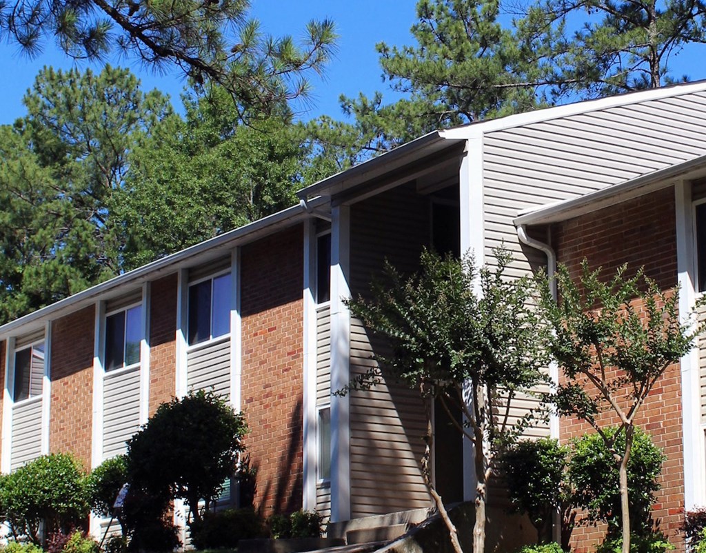 exterior of Mountain Woods Apartment building
