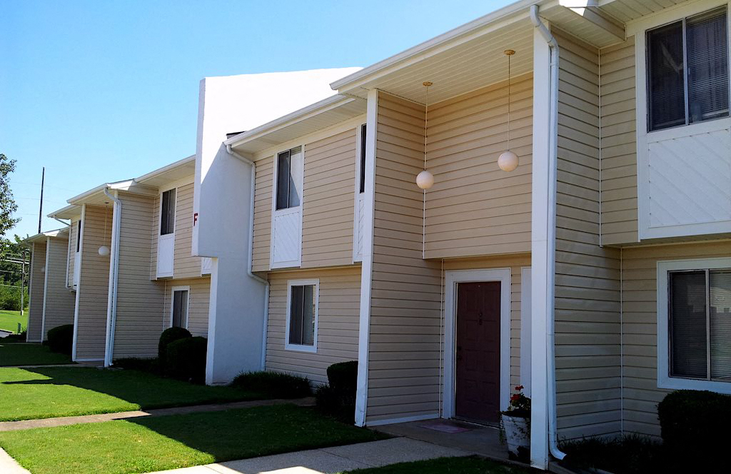 Photos and Video of Shadowood Apartments in Anniston, AL