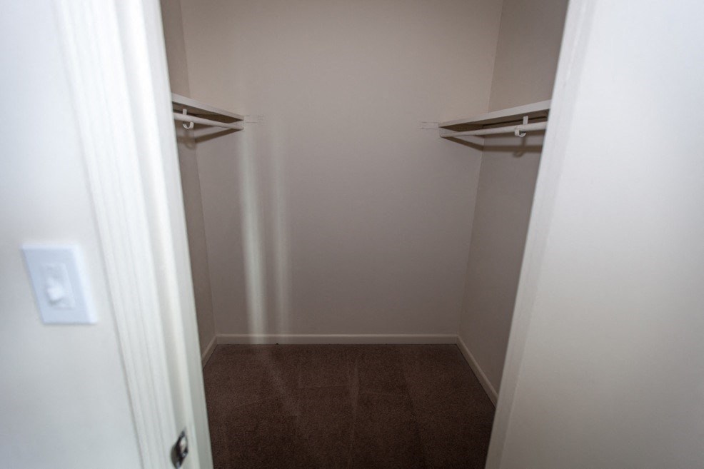 Shadowood Apartments Oxford, AL Anniston, AL 36207 large closet
