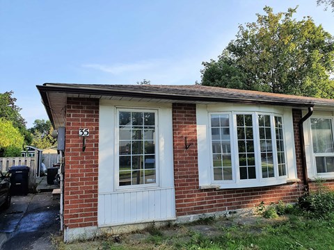 35 Burkwood Crescent, Lower 2 Beds Apartment for Rent
