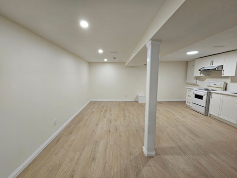 35 Burkwood Crescent, Lower 2 Beds Apartment for Rent