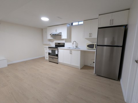 35 Burkwood Crescent, Lower 2 Beds Apartment for Rent