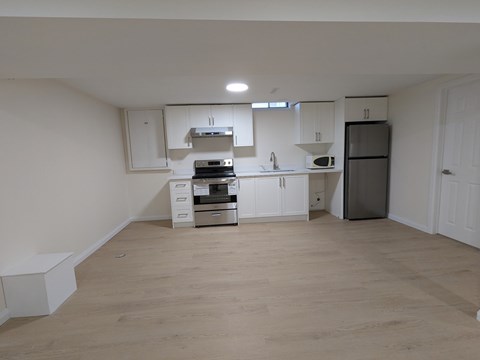 35 Burkwood Crescent, Lower 2 Beds Apartment for Rent