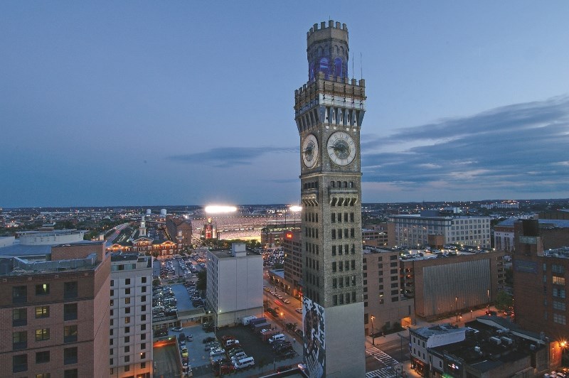 the big ben clock tower in the city at night
