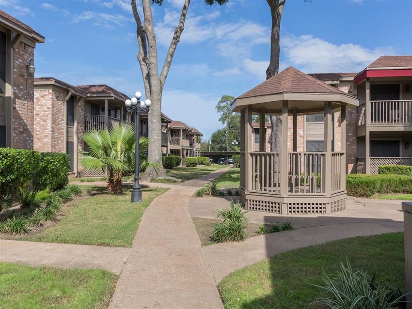 Canterbury Court Apartments, 3910 Sherwood Lane, Houston, TX RentCafe