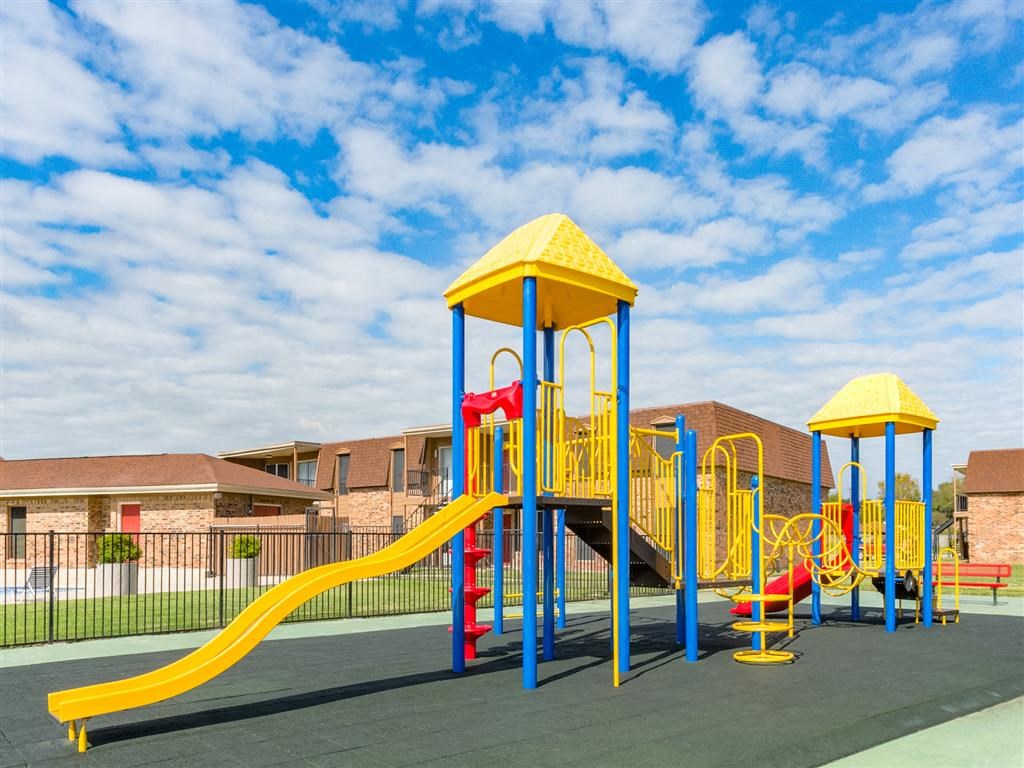 Sterling Bay Apartments, 4601 Quail Hollow Dr., Baytown, TX RentCafe