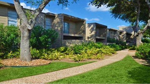 a walkway in front of an apartment building