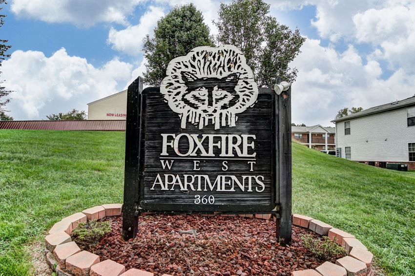 Welcome to Foxfire West Apartments - Photo Gallery 1