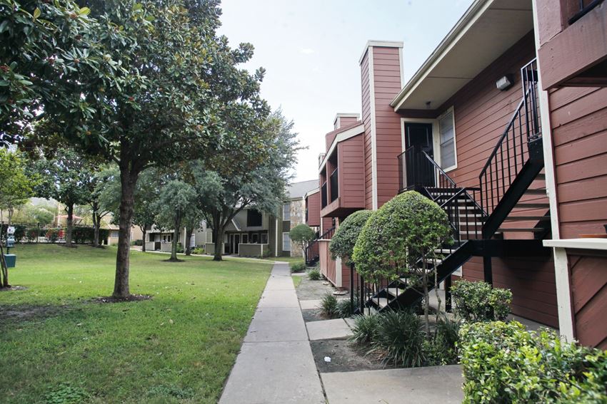 Capella Apartment Homes, 8900 IH 35 N., Austin, TX RENTCafé