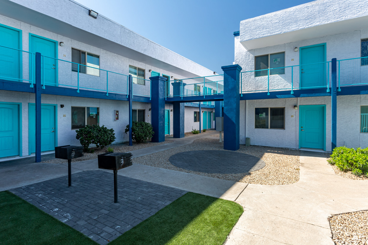 Ava North and South Apartments | Apartments in Phoenix, AZ