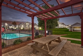 Picnic area Picnic Area Near Pool - Photo Gallery 2