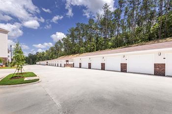Large Garages at The Met Apartment Homes, Hattiesburg, Mississippi, 35402