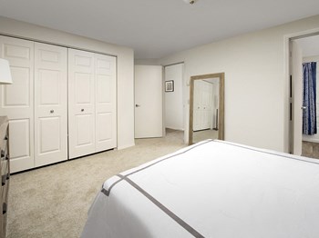 Creekside Apartments - Bedroom - Photo Gallery 22