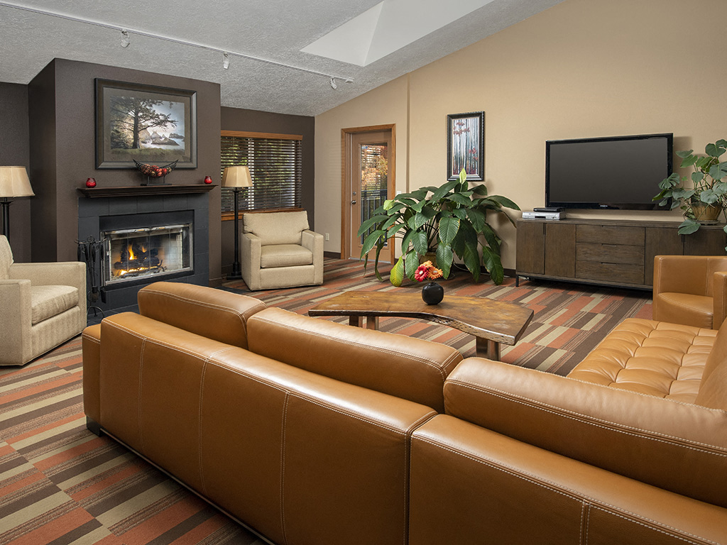 Creekside Apartments - Clubhouse Seating Area