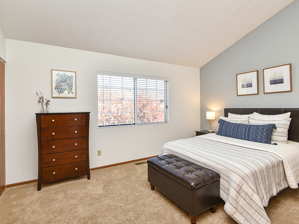 Bass Lake Hills Townhomes - Bedroom