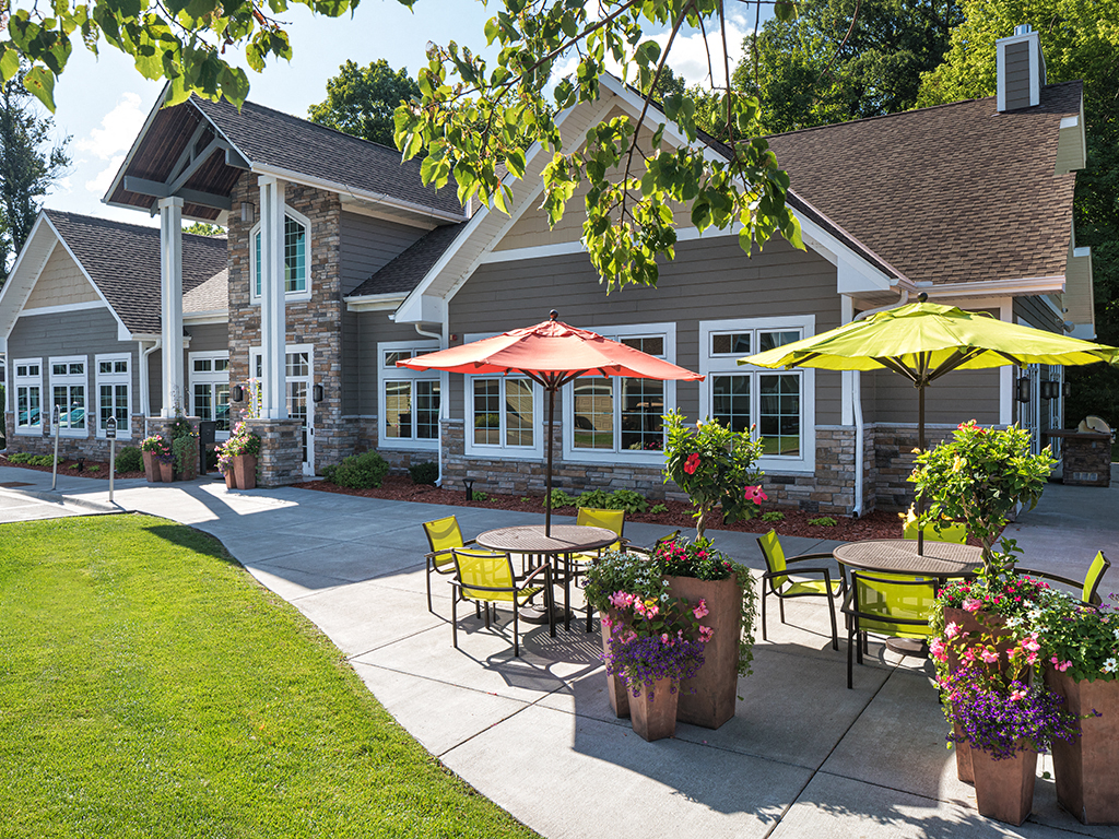 Bass Lake Hills Townhomes - Clubhouse Exterior