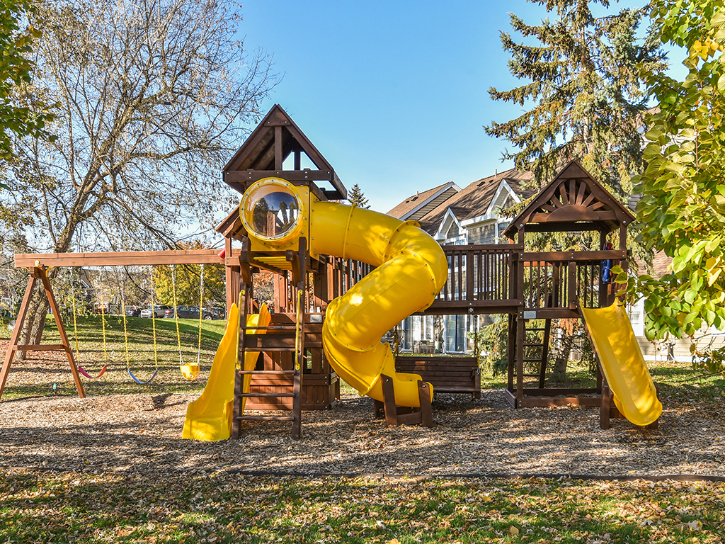 Bass Lake Hills Townhomes - Playground