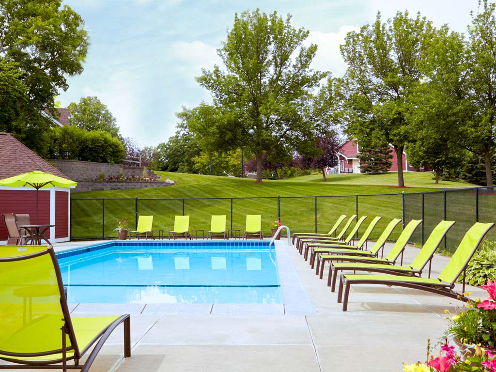 Bass Lake Hills Townhomes - Pool