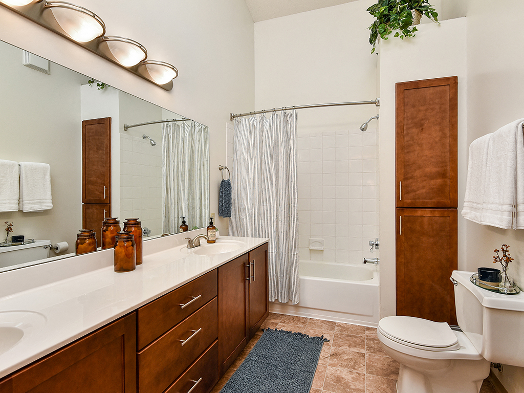 Birch Lake Townhomes - Bathroom