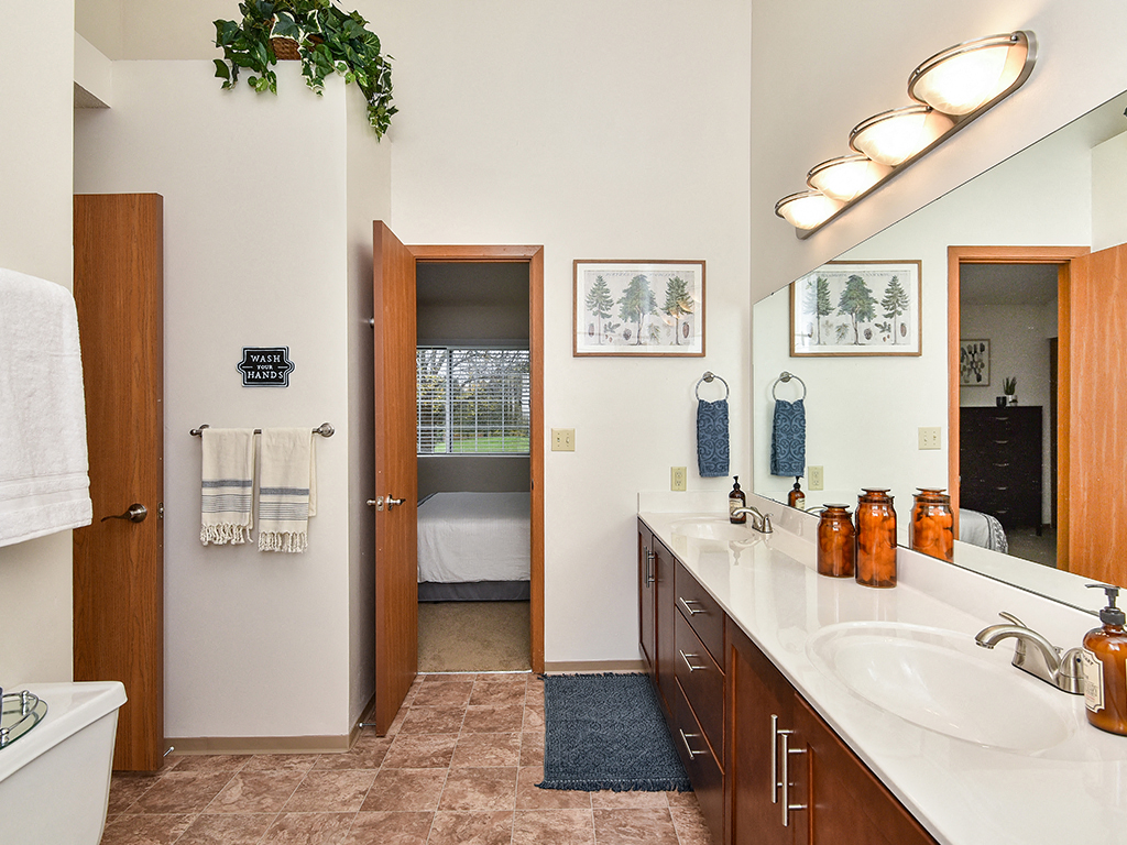 Birch Lake Townhomes - Bathroom