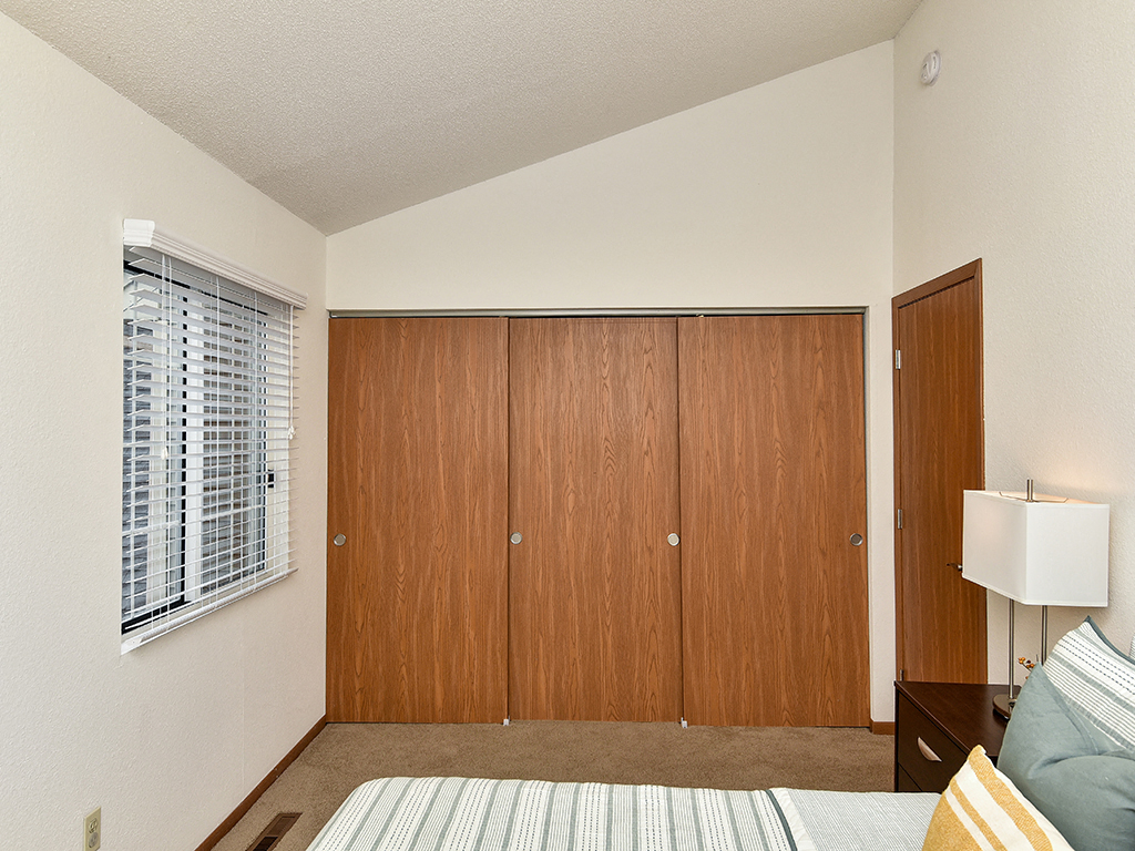 Birch Lake Townhomes - Bedroom