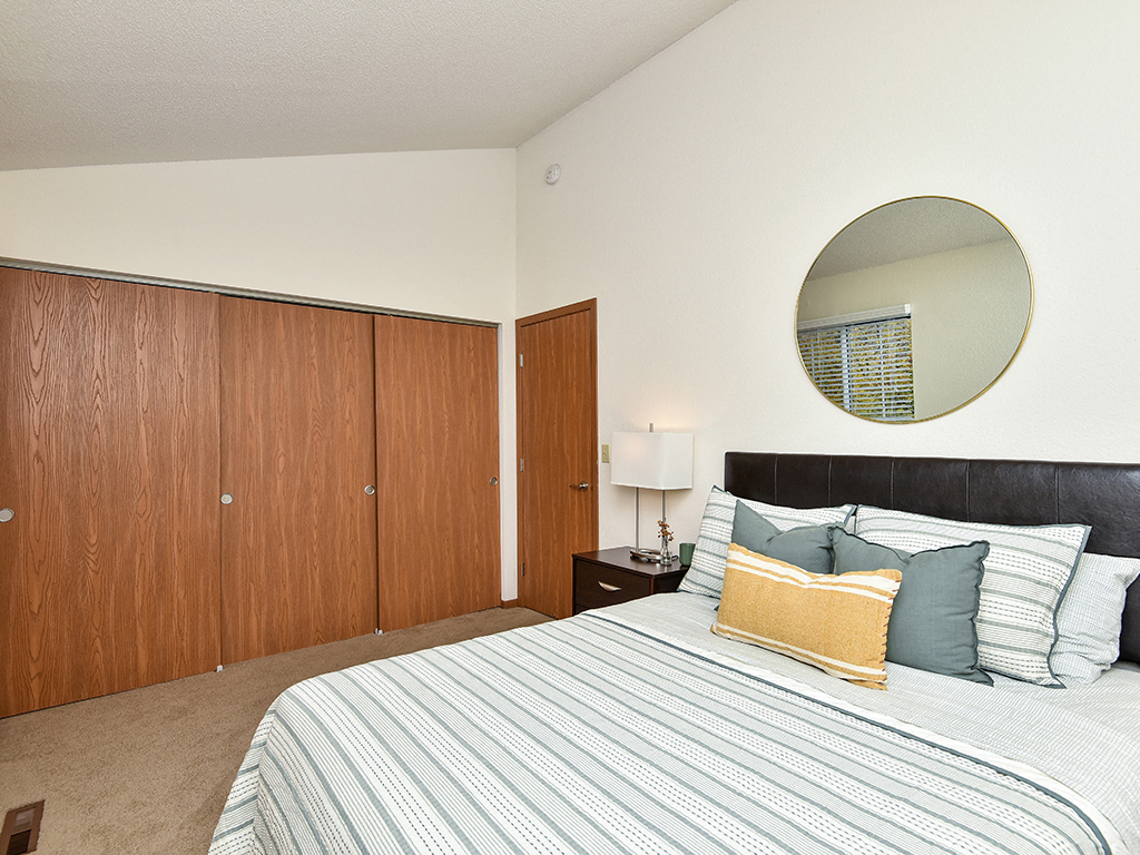 Birch Lake Townhomes - Bedroom
