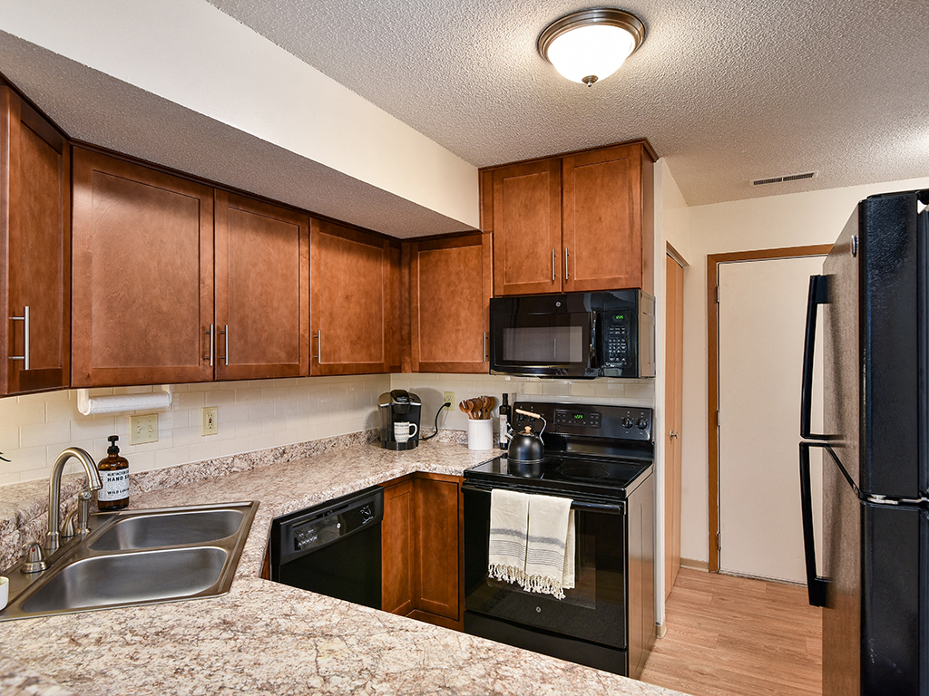 Birch Lake Townhomes - Kitchen