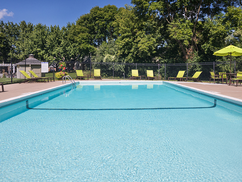 Birch Lake Townhomes - Pool