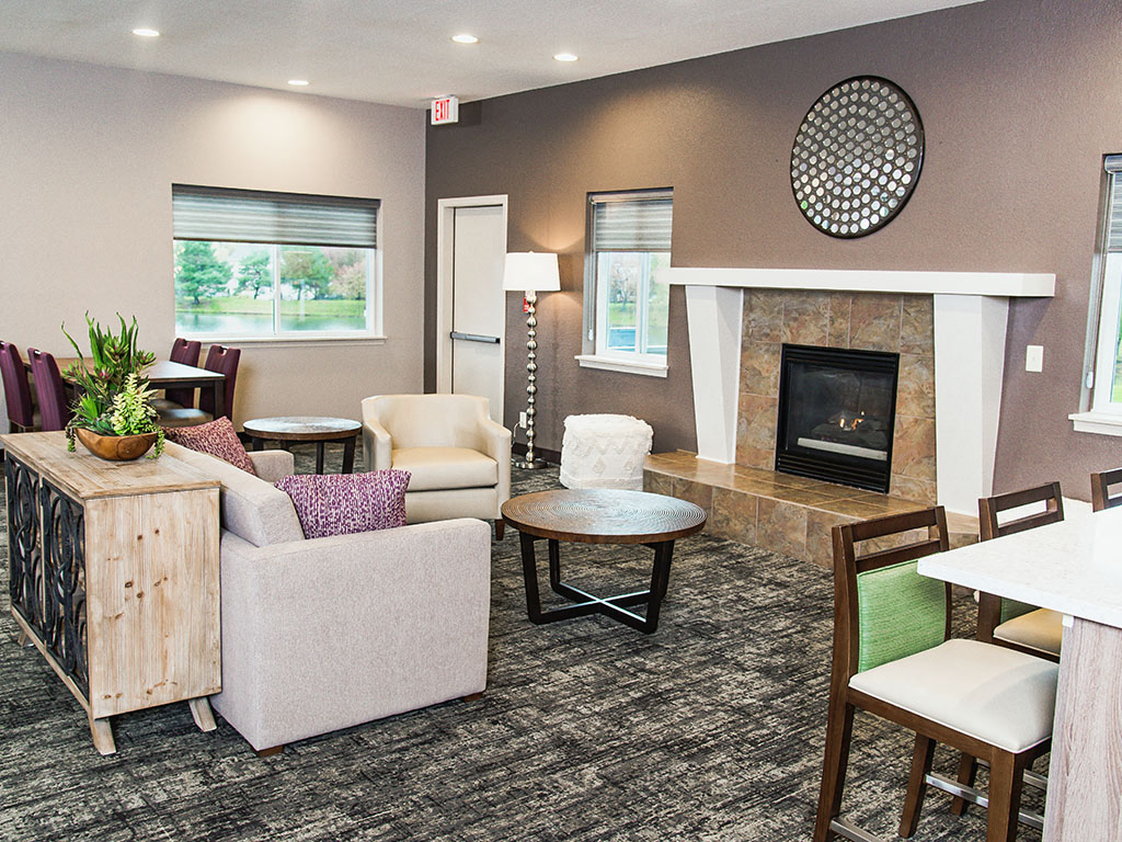 The Fountains - Clubhouse Seating Area