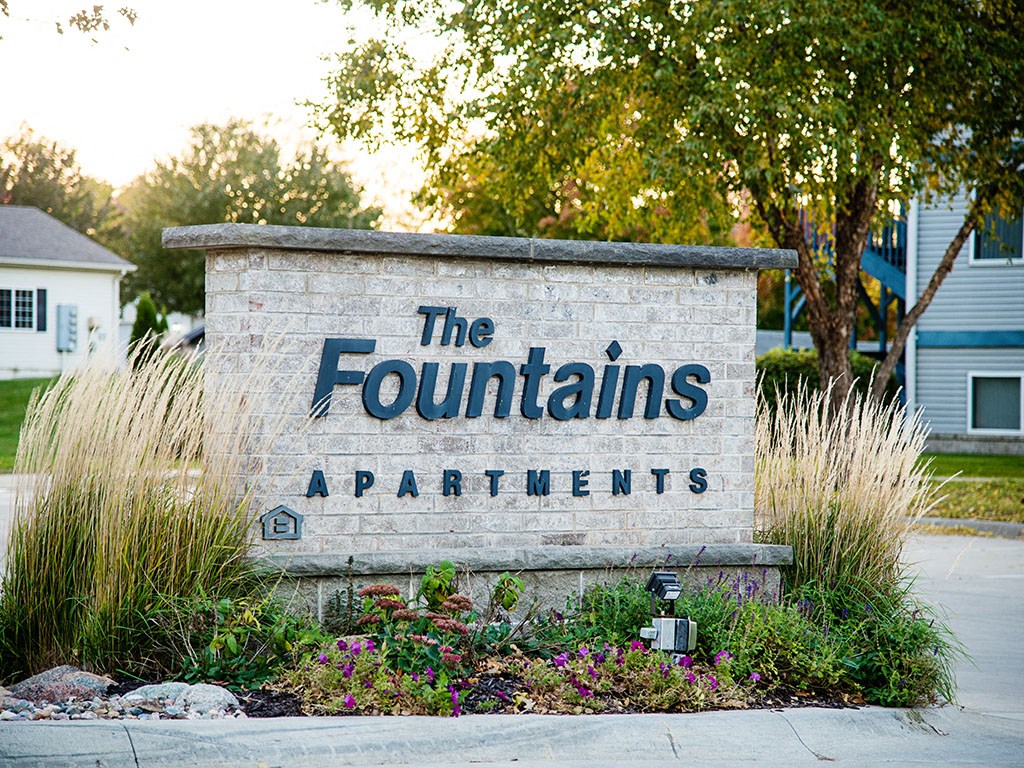 Fountains Apartments, 5101 5159 Hawthorne Dr, West Des Moines, IA