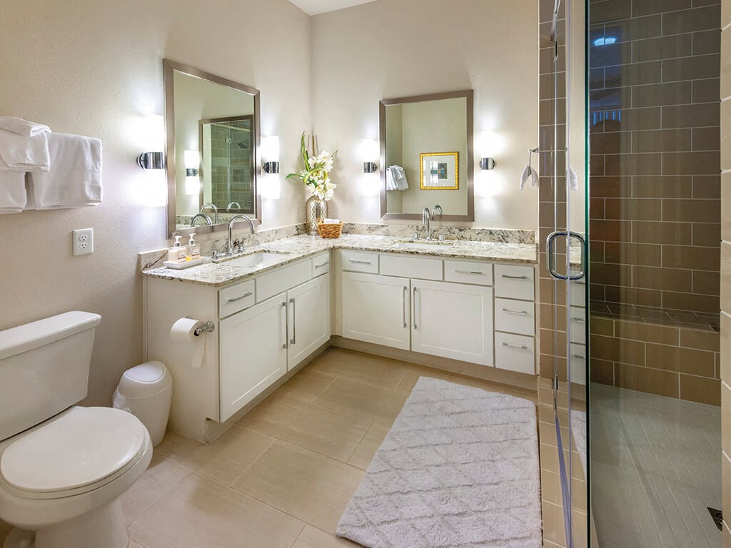 bathroom and shower at Ascent at City Centre