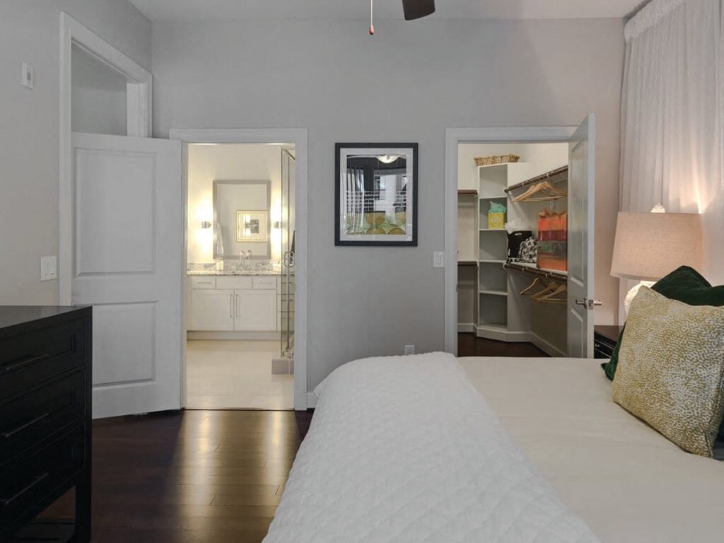 bedroom with bath at Ascent at City Centre