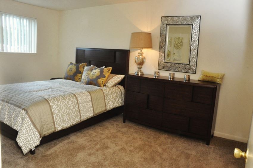 1182 Quail Run Drive 1-3 Beds Apartment for Rent - Photo Gallery