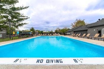Outdoor Swimming Pool at Woodbridge Apartments, Kentucky, 40242