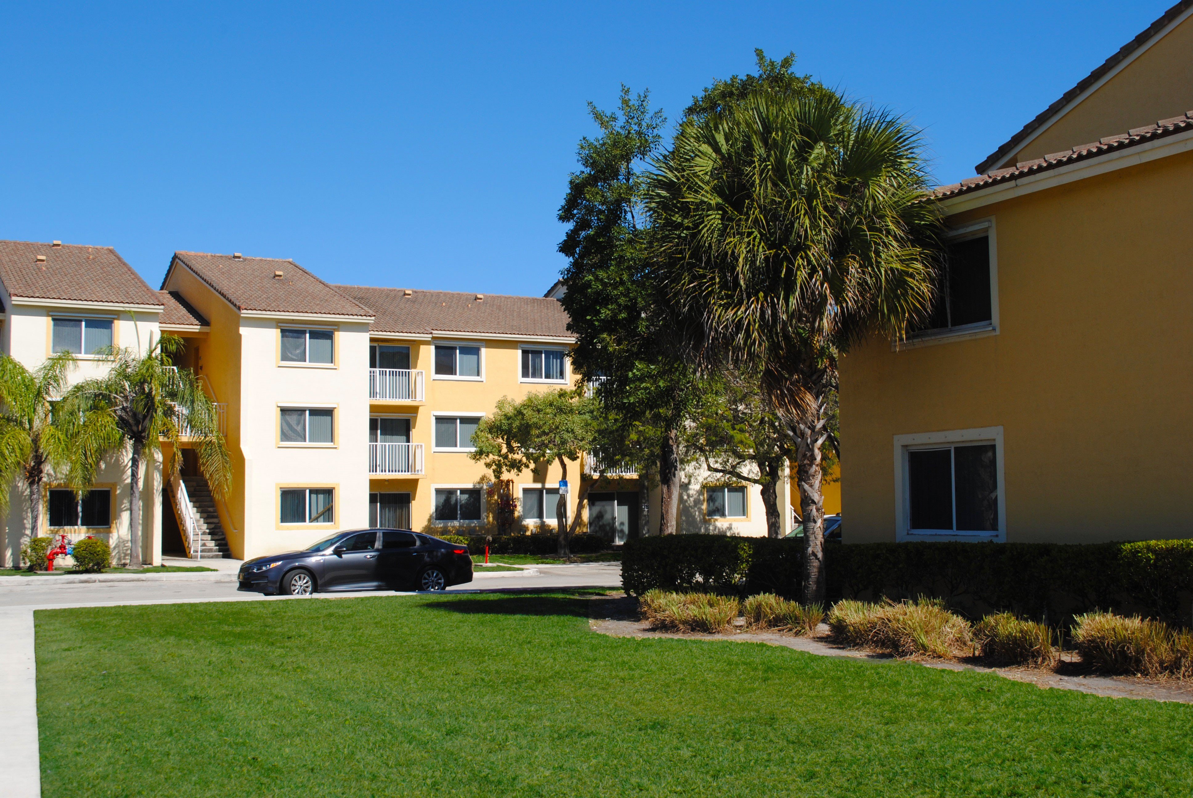  Carol City Gardens Apartments for Large Space