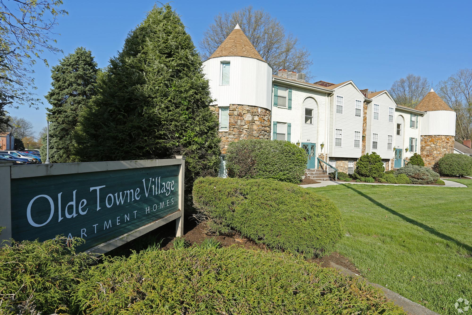 Olde Towne Village Apartments in Clarksville, IN