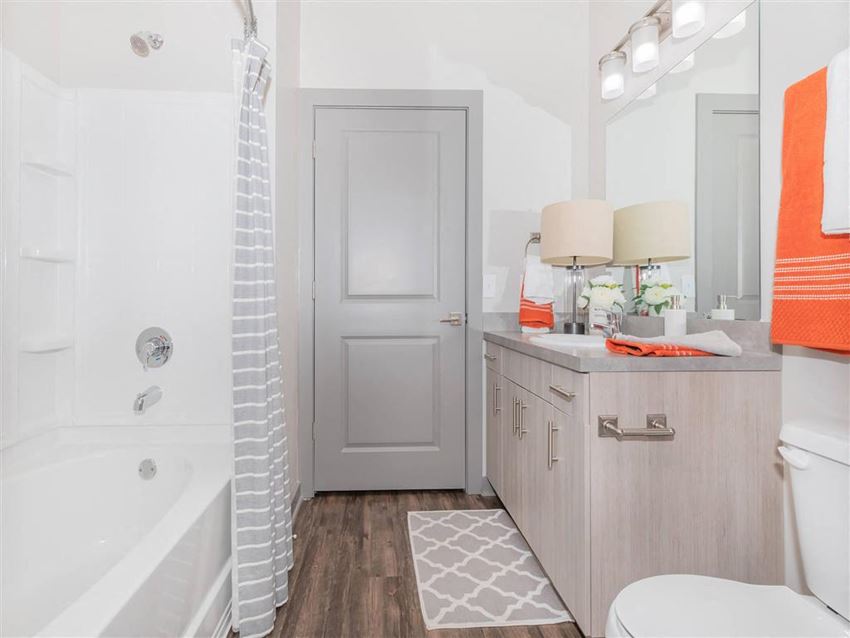 Luxurious Bathrooms Luxurious One White Oak Bathrooms in Georgia Apartment Rentals