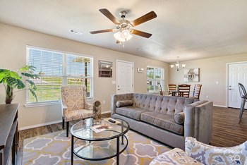 1012 South Utica Street 3-4 Beds Home, Affordable for Rent - Photo Gallery 6