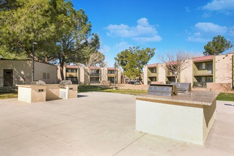 the preserve at ballantyne commons courtyard with benches and buildings
