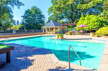 Evergreen Lenox Park Apartments pool