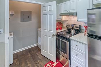 Evergreen Lenox Park Apartments washer/dryers