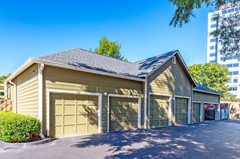 Evergreen Lenox Park Apartments garages
