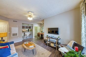 Evergreen Lenox Park Apartments ceilings