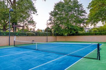 Evergreen Lenox Park Apartments tennis courts