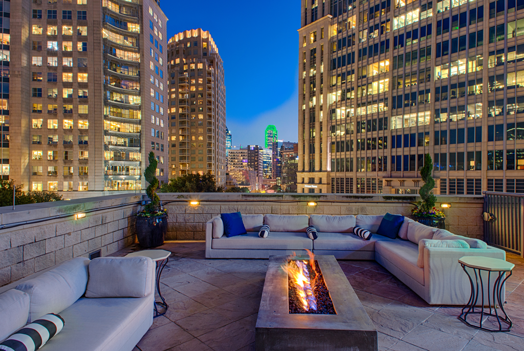 Luxury Rooftop Aqua Lounge in the heart of Dallas with firepit and outdoor seating