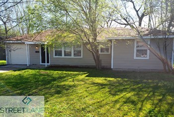 2222 8th St 3 Beds House for Rent