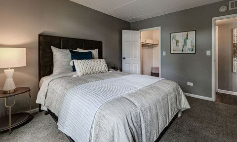 furnished apartment bedroom at Foxboro in Wheeling, IL