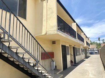 5326 La Mirada Ave Studio-2 Beds Apartment for Rent - Photo Gallery 3