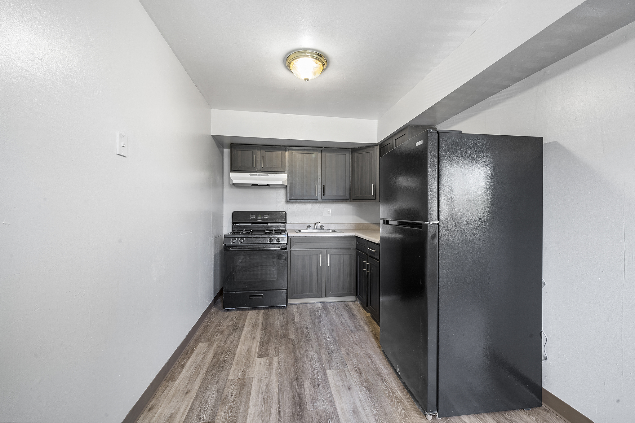 the preserve at ballantyne commons apartment kitchen with black refrigerator and stove